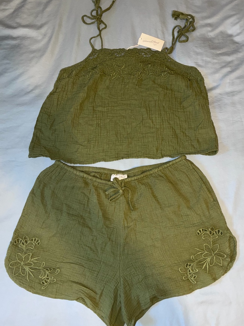 Universal Thread Olive Green Cutwork set size Large